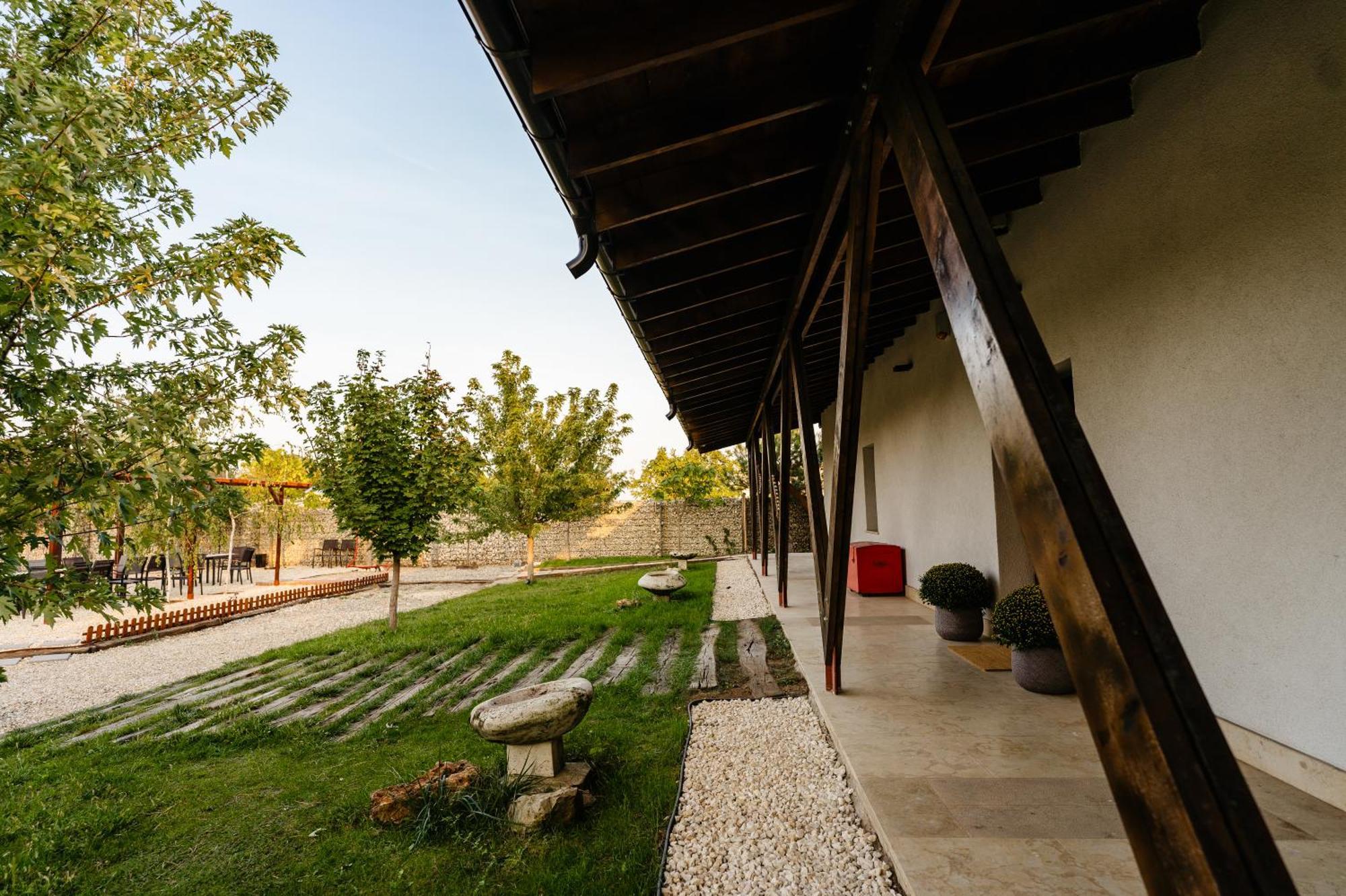 فندق The Tribe Alpaca Retreat Branesti المظهر الخارجي الصورة